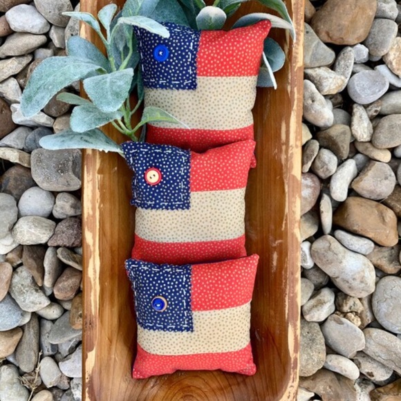 3 Patriotic Americana Flag Bowl Fillers Ornaments Tucks Mini Pillow Shelf Sitter - Picture 4 of 6